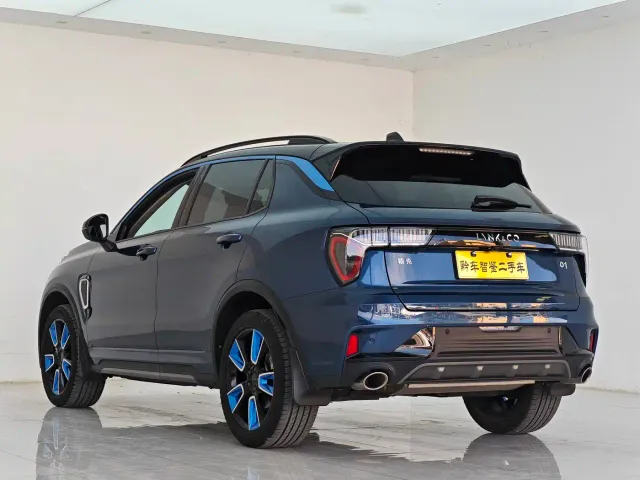 Lynk & Co 01 — Фото автомобиля 4