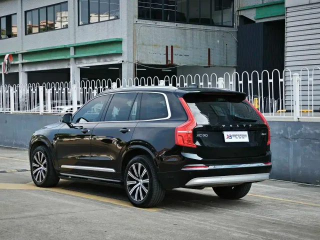 Volvo XC90 — Фото автомобиля 3