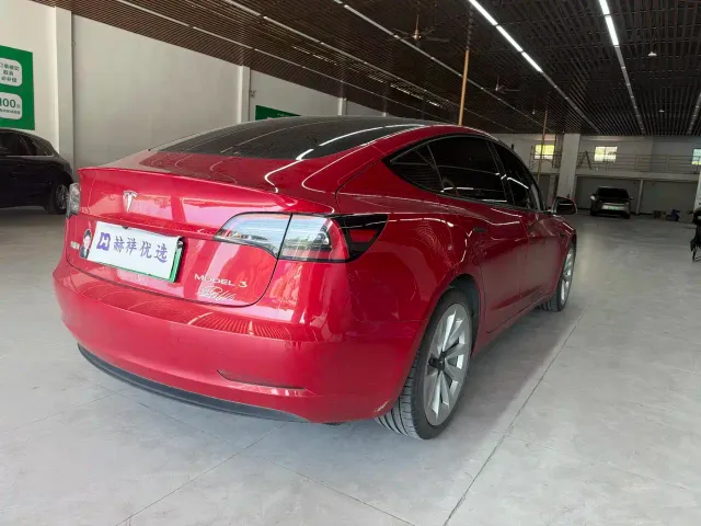 Tesla Model 3 — Фото автомобиля 15