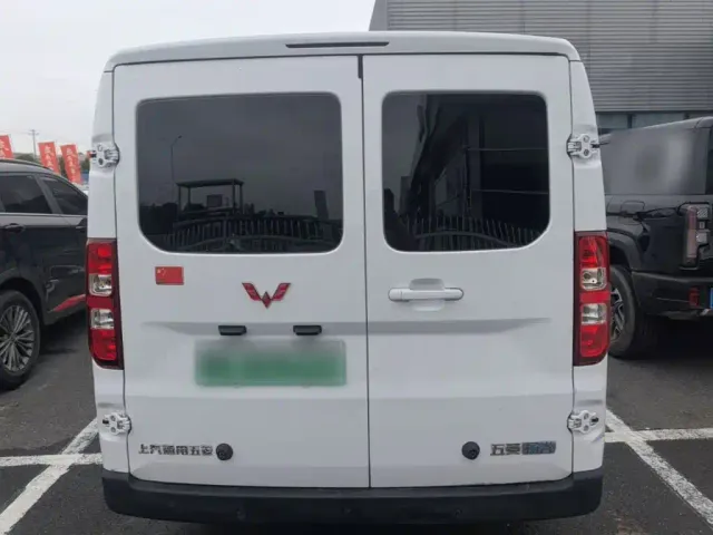 Wuling Yangguang — Фото автомобиля 5