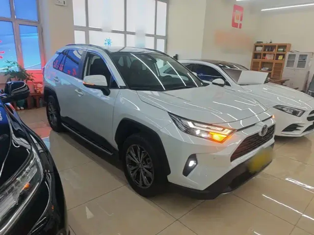 Toyota RAV4 — Фото автомобиля 3
