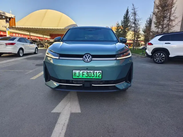 Volkswagen Tiguan L PHEV — Фото автомобиля 2