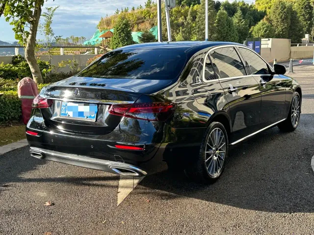 Mercedes-Benz E-Class — Фото автомобиля 6