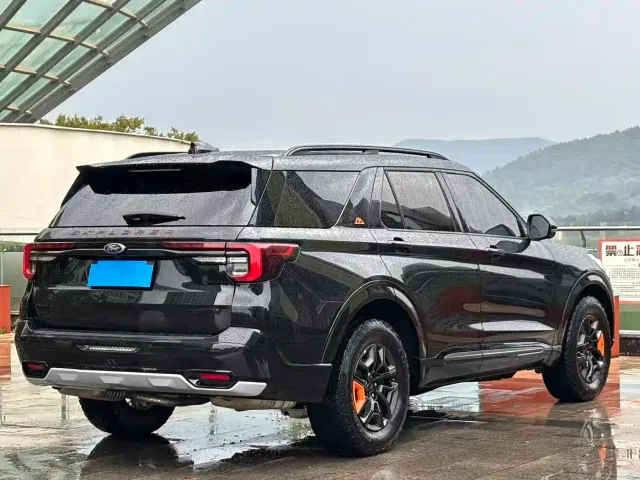 Ford Explorer — Фото автомобиля 7