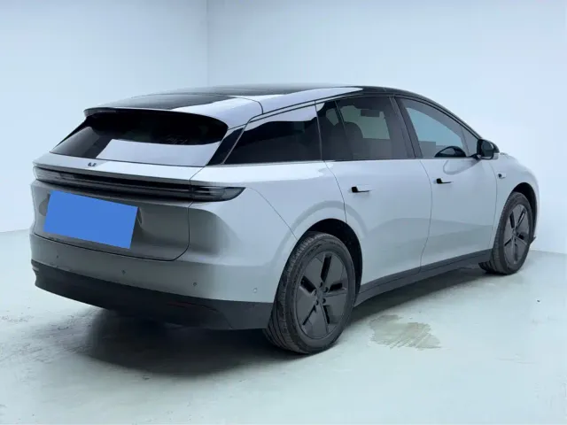 Li Auto i6 — Фото автомобиля 10