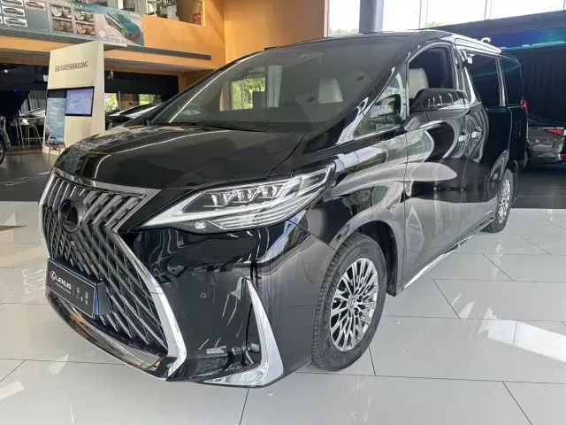 Фотография автомобиля — Lexus LM