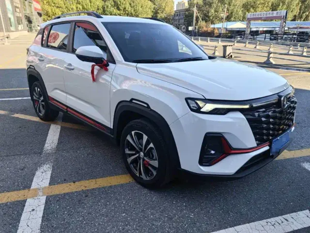 Changan CS35 Plus — Фото автомобиля 3