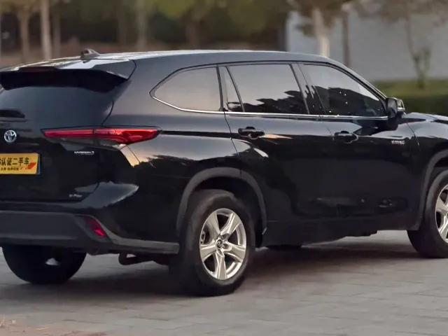 Toyota Highlander — Фото автомобиля 6