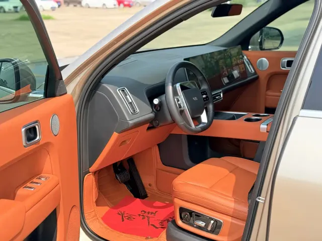 Li Auto L9 — Фото автомобиля 9
