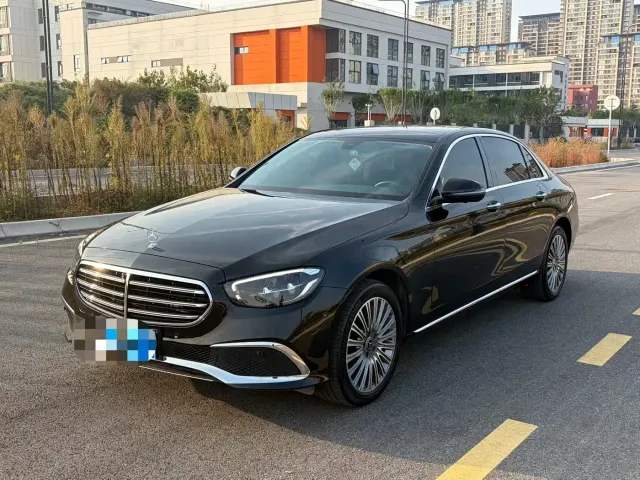 Фотография автомобиля — Mercedes-Benz E-Class