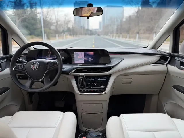Buick GL8 — Фото автомобиля 9