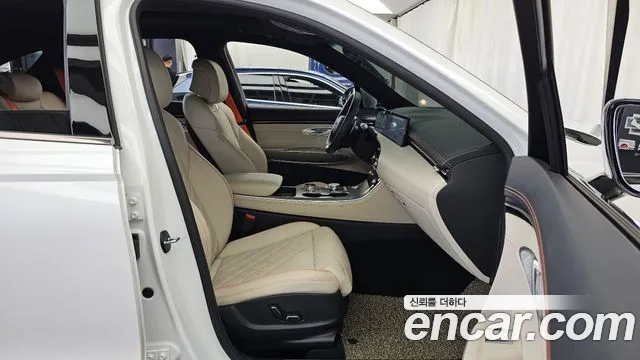 Genesis GV70 — Фото автомобиля 11