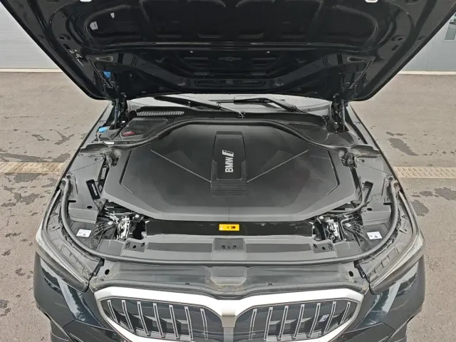 BMW BMW i5 2025 eDrive 35L M Sport Package — Фото автомобиля 6