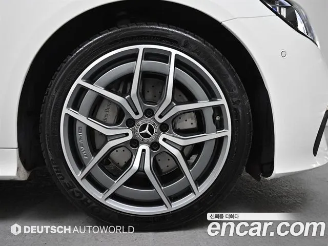 Mercedes-Benz E-Class — Фото автомобиля 5