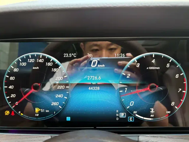 Mercedes-Benz E-Class — Фото автомобиля 13