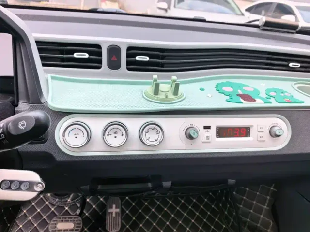 Wuling Hongguang Mini EV — Фото автомобиля 12