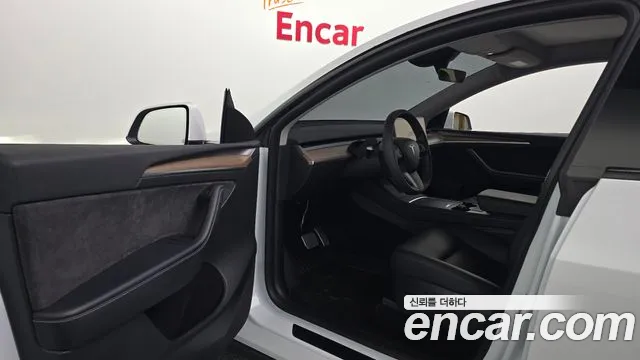 Tesla Model Y — Фото автомобиля 10