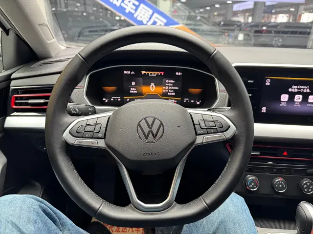 Volkswagen Lavida — Фото автомобиля 13