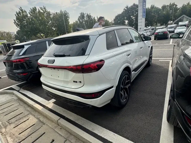 Audi Q6L e-tron — Фото автомобиля 5