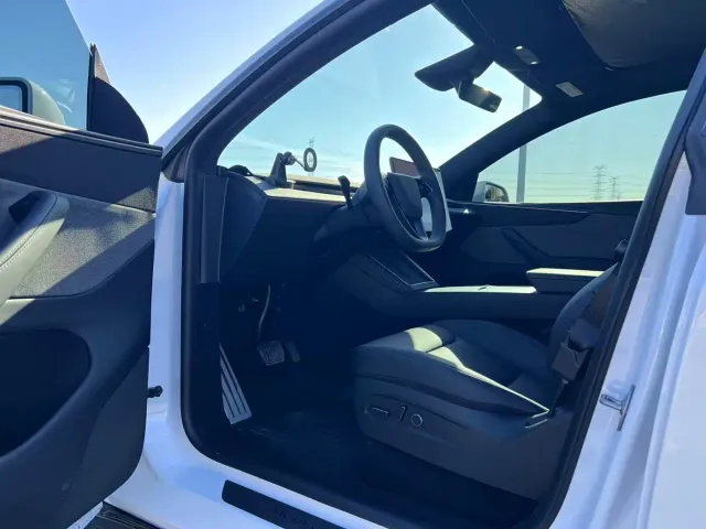 Tesla Model Y — Фото автомобиля 8