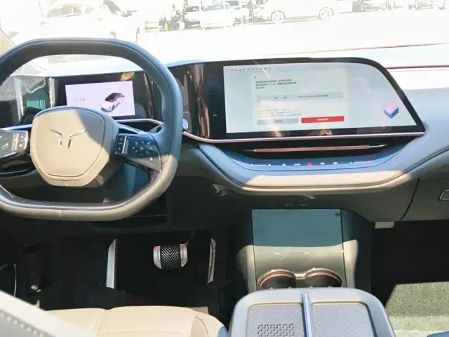 Hongqi EH7 — Фото автомобиля 12