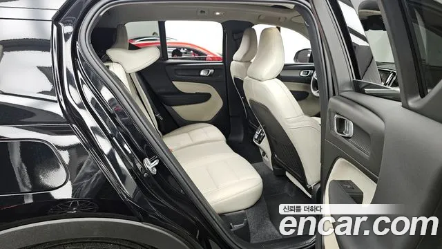 Вольво XC40 B4 Ultimate Bright — Фото автомобиля 12