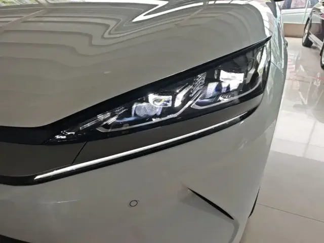 BYD Qin L — Фото автомобиля 23