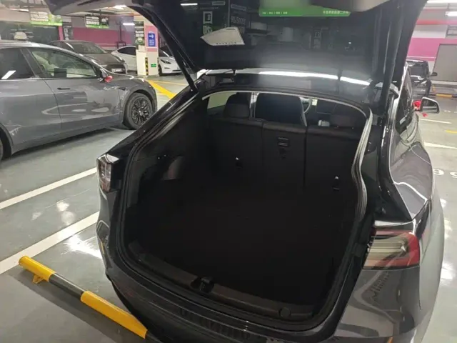 Tesla Model Y — Фото автомобиля 18