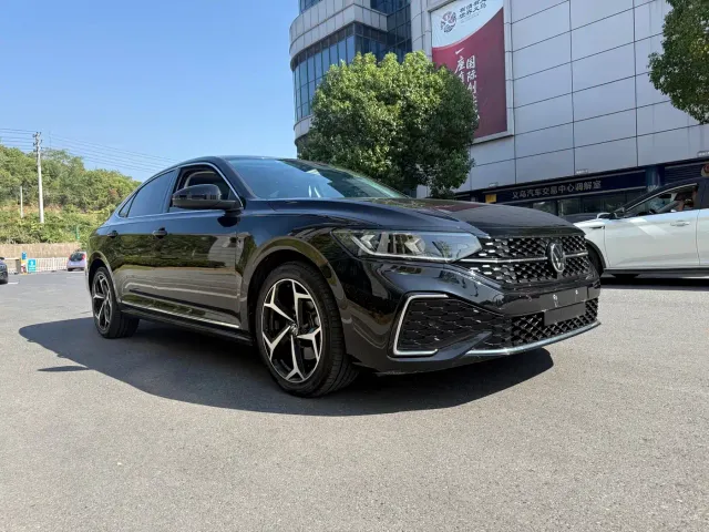 Volkswagen Passat — Фото автомобиля 3