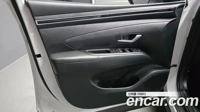 Hyundai Tucson Tucson (NX4) Бензин 1.6 турбо 2WD — Фото автомобиля 24