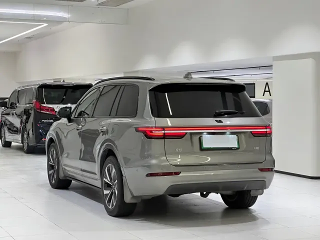 Li Auto ONE — Фото автомобиля 7