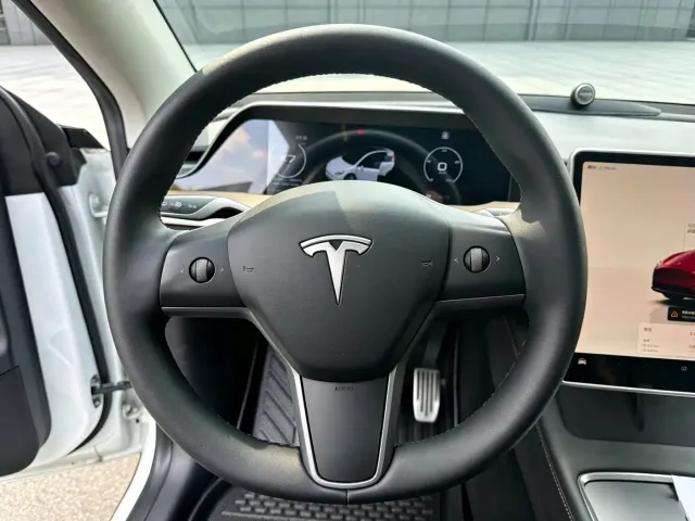 Tesla Model Y — Фото автомобиля 8