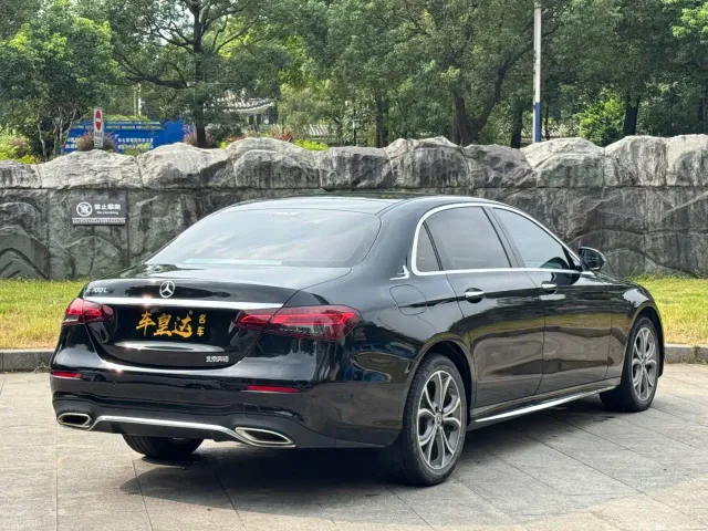 Mercedes-Benz E-Class — Фото автомобиля 6