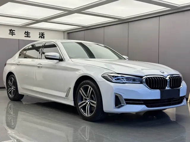 BMW 5 Series — Фото автомобиля 3