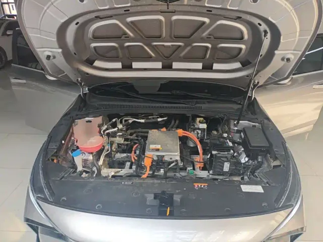Geely Geometry G6 — Фото автомобиля 19