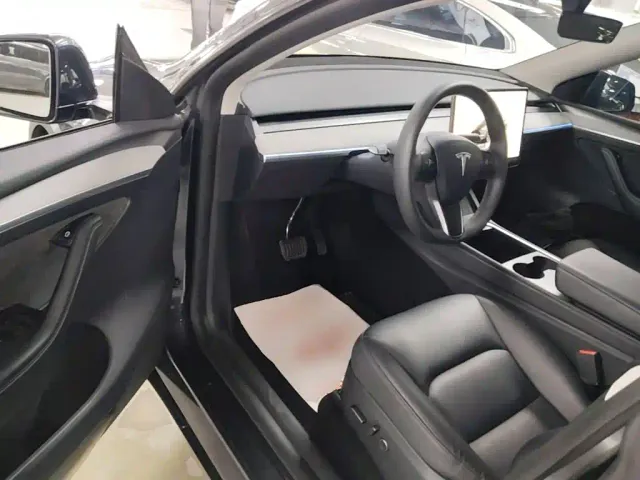 Tesla Model Y — Фото автомобиля 15