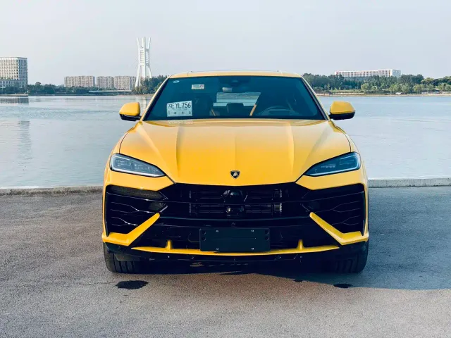 Фотография автомобиля — Lamborghini Urus