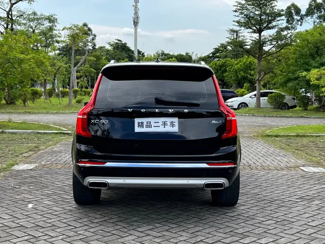 Volvo XC90 — Фото автомобиля 13