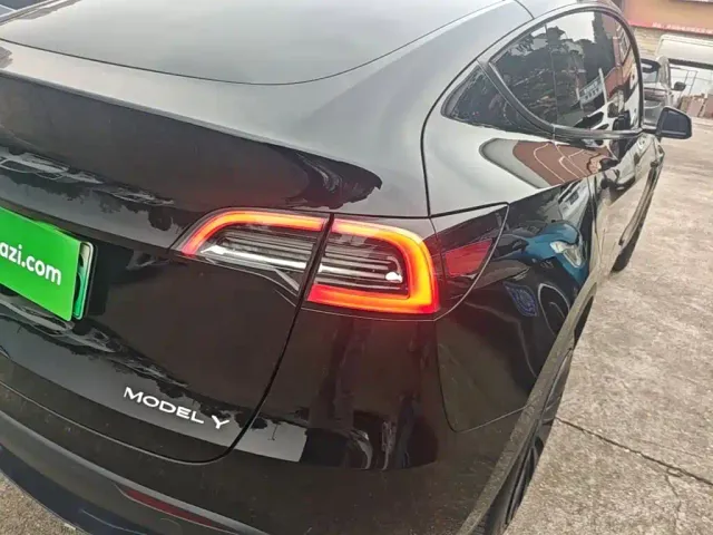 Tesla Model Y — Фото автомобиля 7