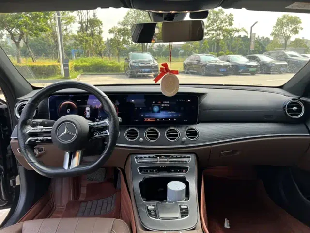 Mercedes-Benz E-Class — Фото автомобиля 7