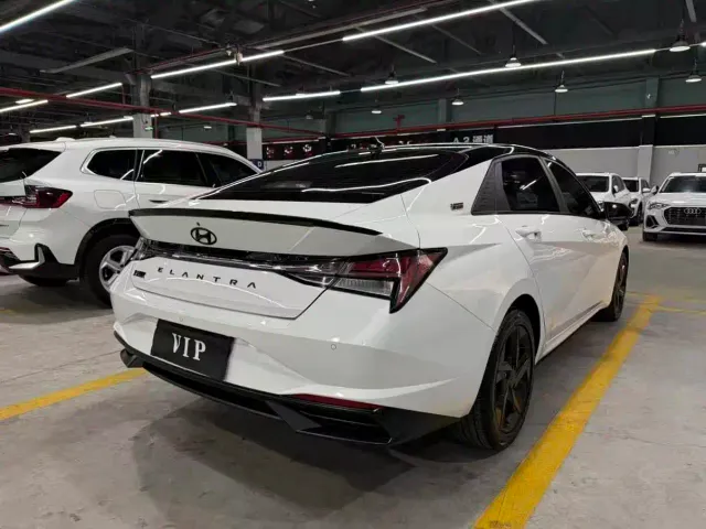 Hyundai Elantra — Фото автомобиля 14