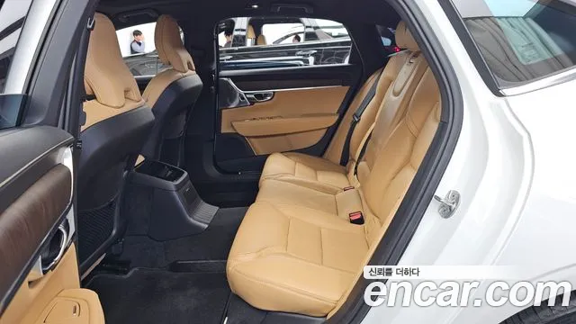 Volvo S90 — Фото автомобиля 11