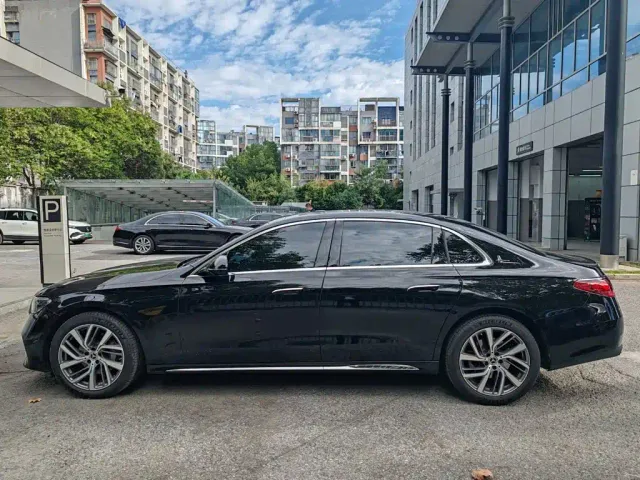 Mercedes-Benz E-Class — Фото автомобиля 7