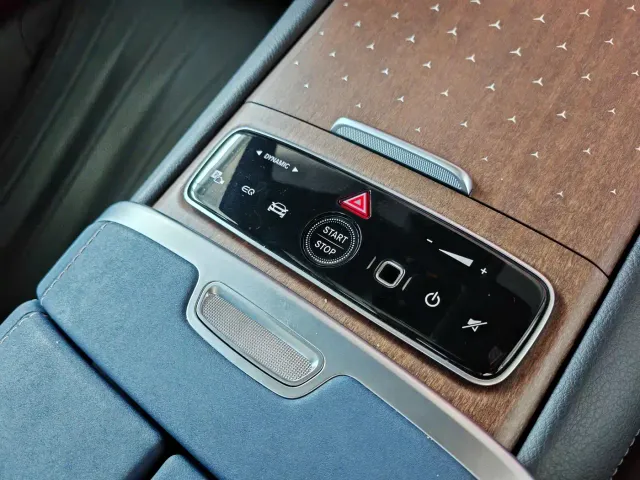 Mercedes-Benz EQS SUV — Фото автомобиля 14