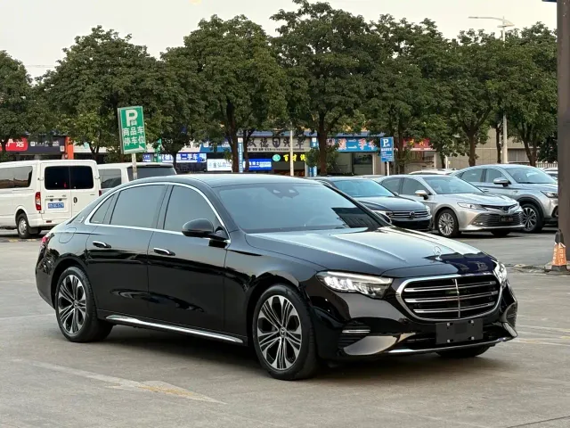 Mercedes-Benz E-Class — Фото автомобиля 3