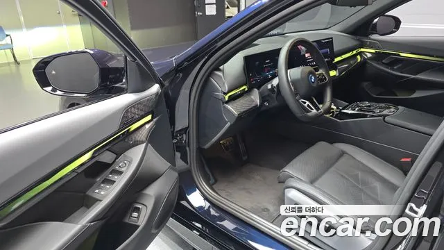 BMW i5 G60 — Фото автомобиля 15