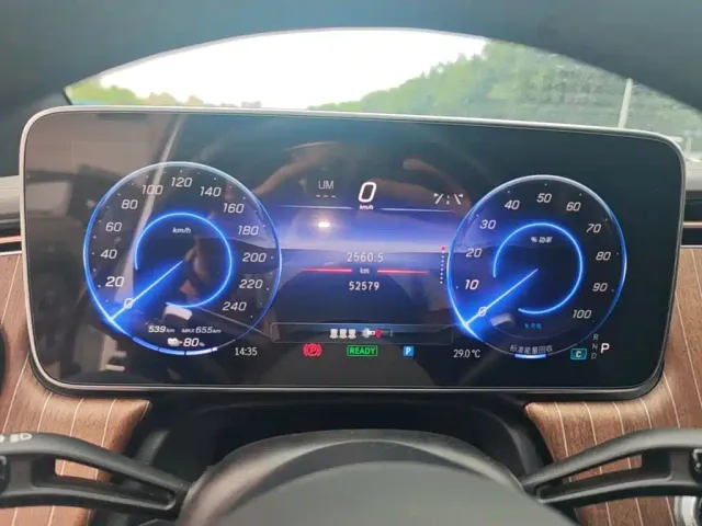 Mercedes-Benz EQE SUV — Фото автомобиля 11