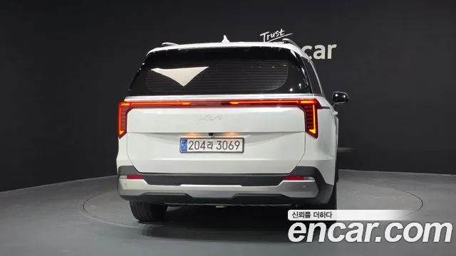 Kia Carnival Generation 4 — Фото автомобиля 4
