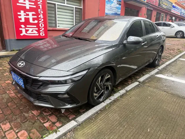 Hyundai Elantra — Фото автомобиля 3