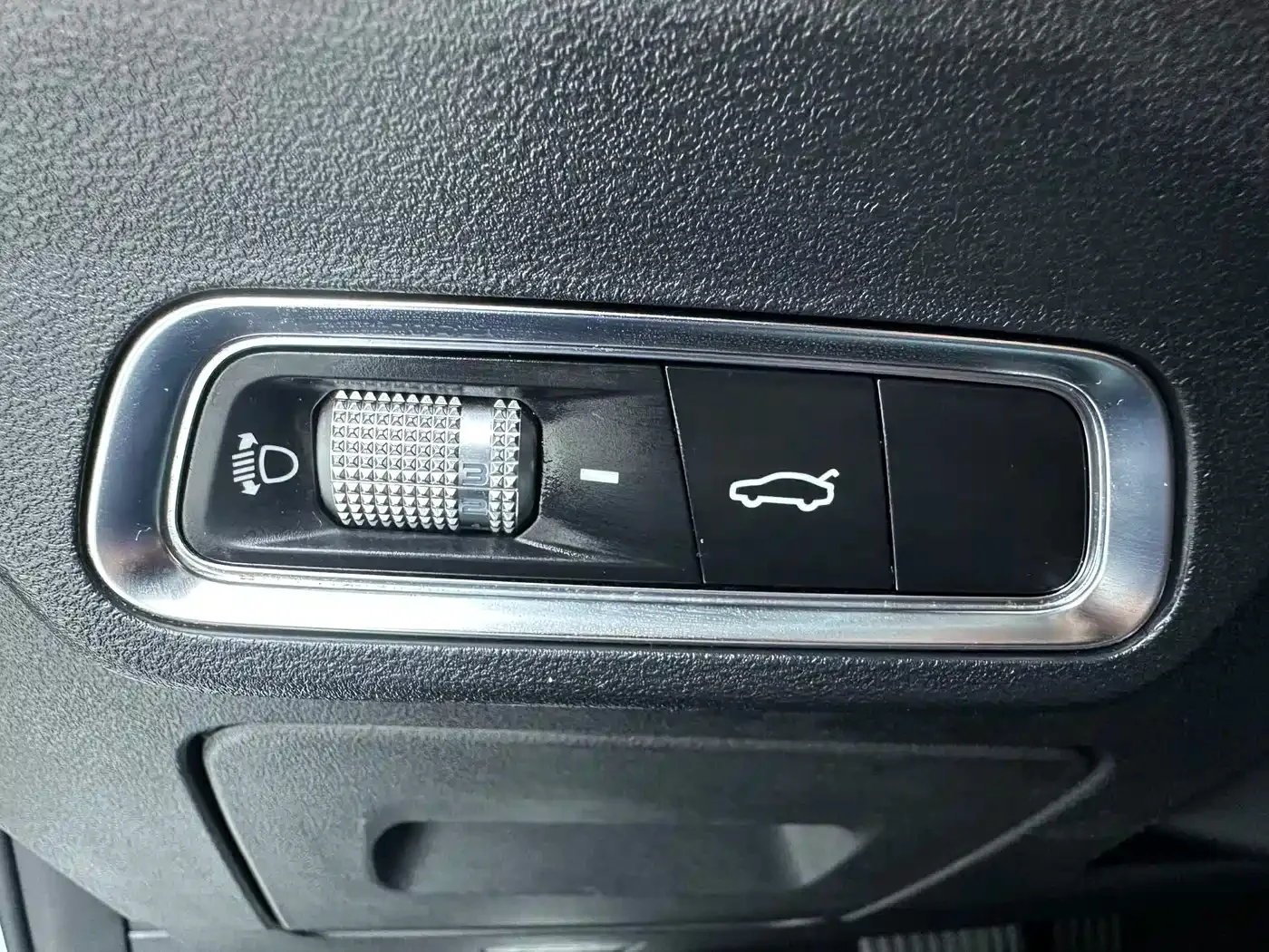 Geely Emgrand S 2022 1.4T CVT Crossover Player — Фото автомобиля 18